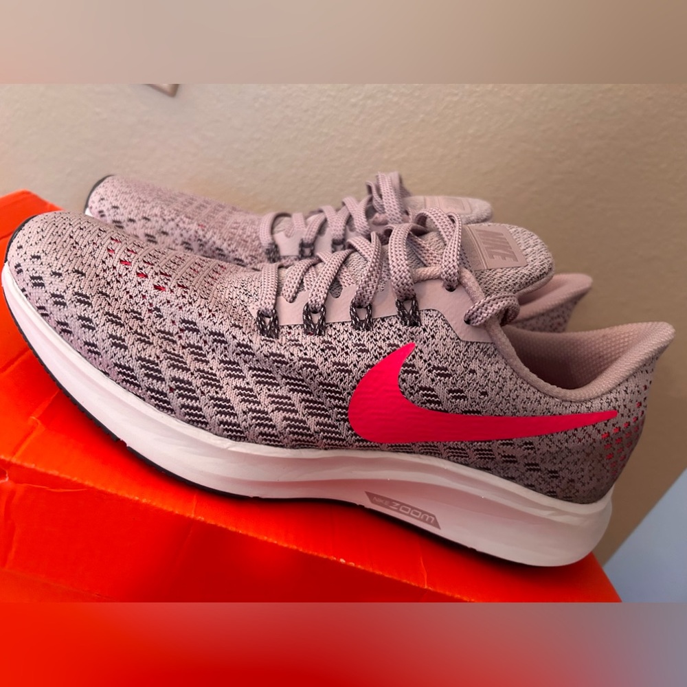 Nike Women’s Air Zoom Pegasus 35 Size 7.5 Brand New! Boxed!
